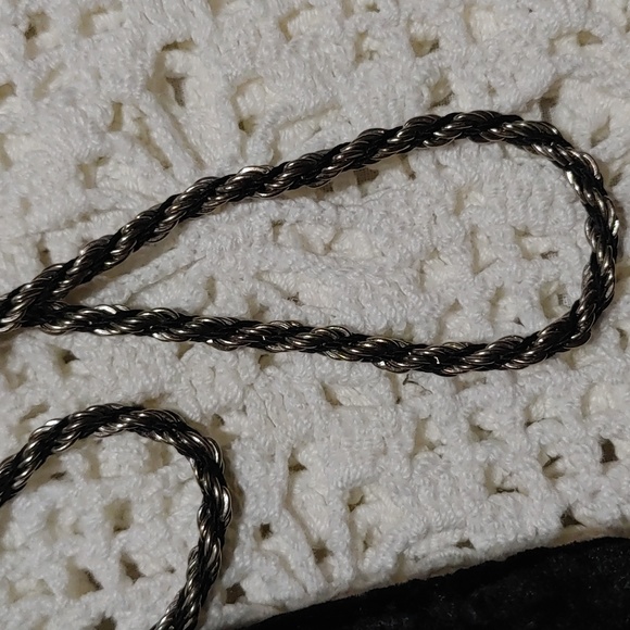 Roses on Crushed Velvet Clutch - Picture 4 of 14